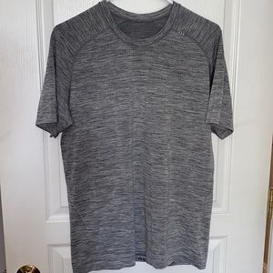 Men’s lululemon short sleeve